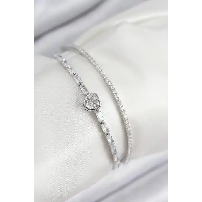 Pirinç Zirkon Taşlı Kalp Model Gümüş Renk Kadın Bileklik