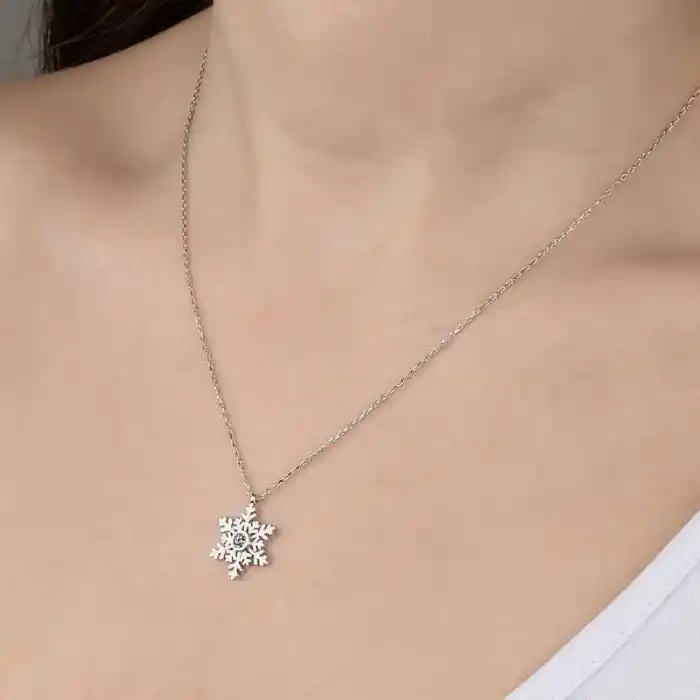 Swarovski Taşlı Gümüş Kartanesi Bayan Kolye