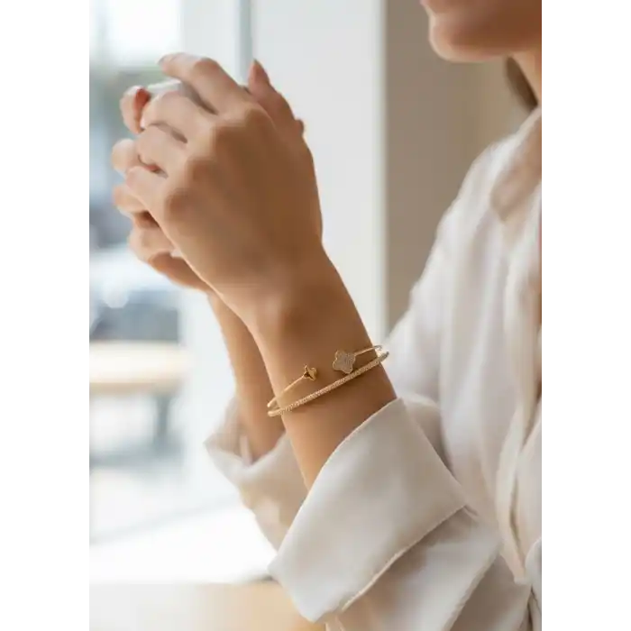 Yonca Model Pirinç Gold Renk Kadın Bileklik