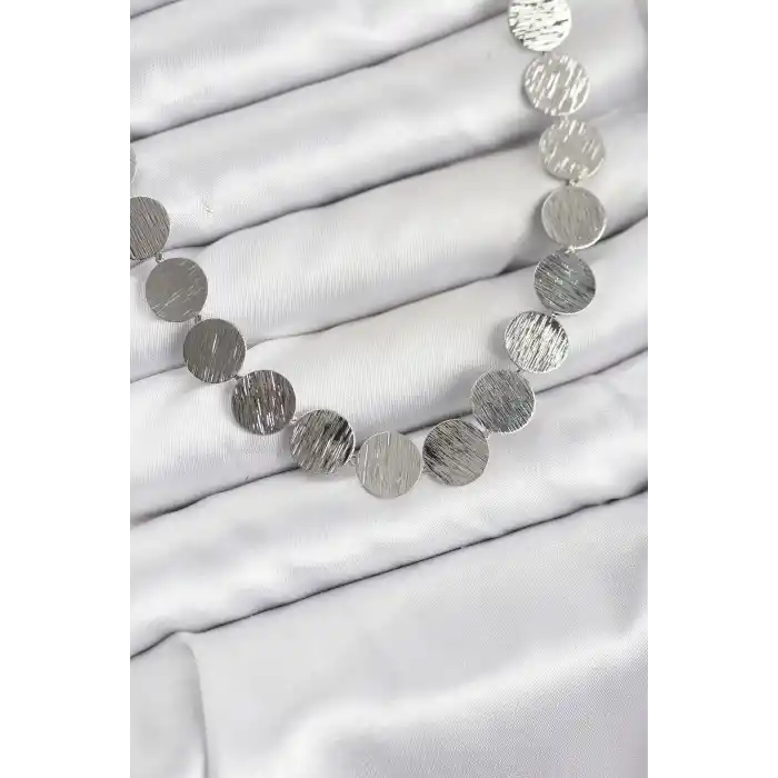 Yuvarlak Plaka Model Gümüş Renk Kadın Kolye