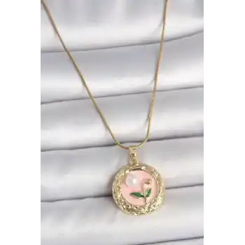316L Çelik Gold Renk Zincir Pembe Çiçek İşlemeli inci Detay Portre Model Kadın Kolye