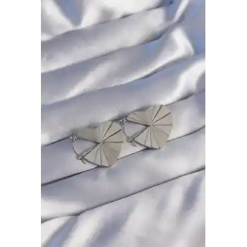 316L Çelik Gümüş Renk Çizgili Plaka Tasarımlı Kalp Küpe