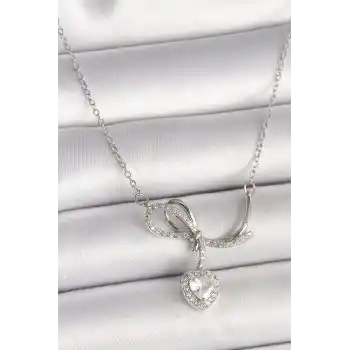 316L Çelik Gümüş Renk Zincir Zirkon Taşlı Düğüm Sallantı Kalp Figür Kadın Kolye