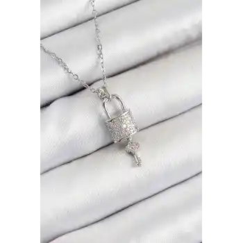 316L Çelik Zirkon Taşlı Kilit Ve Sallantılı Anahtar Model Gümüş Renk Kadın Kolye