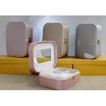 Deri Kaplamalı Makyaj Ve Takı Kutusu Alk3607