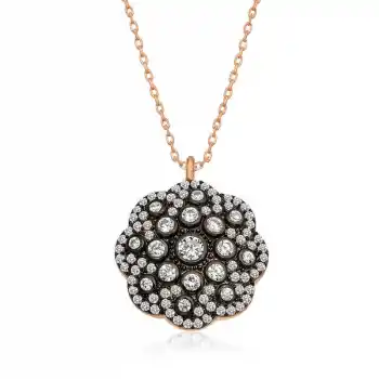 Gümüş Çiçek Desenli Elmas Montür Kolye