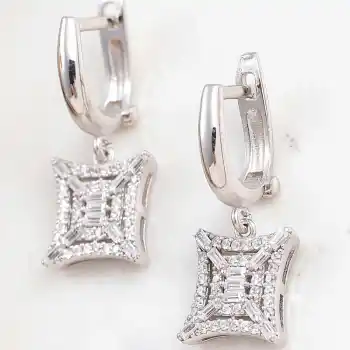 Gümüş Kare Zirkon Taşlı Kadın Küpe