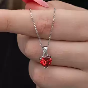 Gümüş Kırmızı Taşlı Kalpli Kadın Kolye