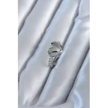 Gümüş Renk Pirinç Zirkon Taşlı Kalp Model Kadın Yüzük