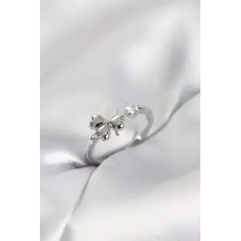 Gümüş Renk Yonca Model Sedefli Kadın Yüzük