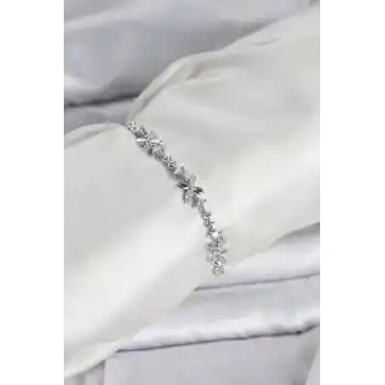 Gümüş Renk Yonca Model Zirkon Taşlı Asansörlü Kadın Bileklik
