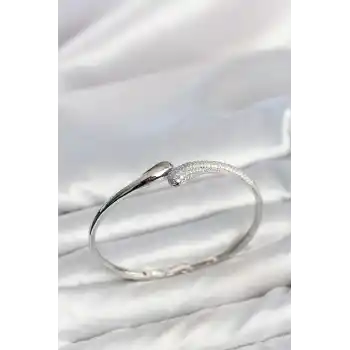 Gümüş Renk Zirkon Taşlı Tifani Model Kadın Kelepçe Bileklik