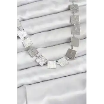 Kare Plaka Model Gümüş Renk Kadın Kolye