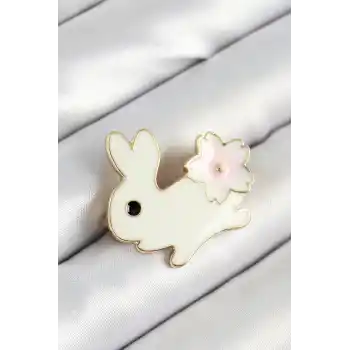 Mineli Çiçek Detaylı Krem Tavşan Figürlü Gold Renk Kadın Broş