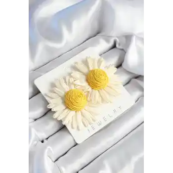 Papatya Model Beyaz Ve Sarı Renk Kadın Küpe