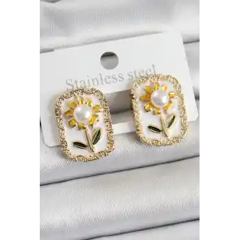 Pirinç Beyaz Mineli Papatya Figürlü Sanatsal Portre Model Gold Renk Kadın Küpe