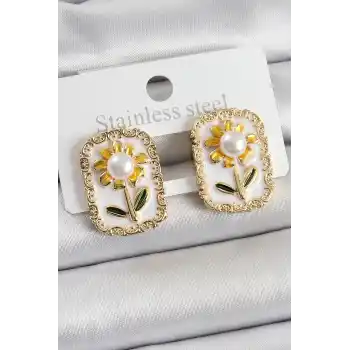 Pirinç Beyaz Mineli Papatya Figürlü Sanatsal Portre Model Gold Renk Kadın Küpe