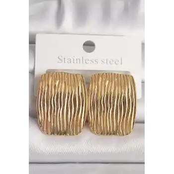 Pirinç Gold Renk İşlemeli Kare Plaka Model Kadın Küpe