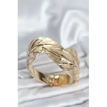 Pirinç Gold Renk Yaprak Model Kadın Bileklik