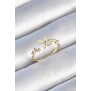 Pirinç Gold Renk Zirkon Taş Detaylı Beyaz Mineli Kelebek Model Kadın Yüzük