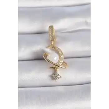 Pirinç Gold Renk Zirkon Taş Detaylı Hilal Model Sallantı İncili Ajda Charm