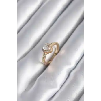 Pirinç Gold Renk Zirkon Taşlı Kalp Charm Model Kadın Yüzük