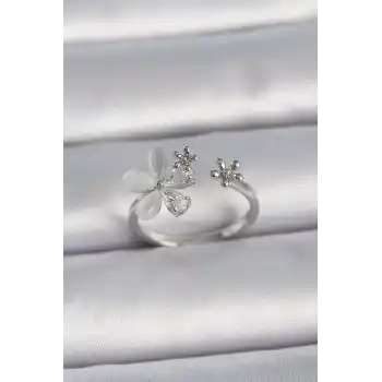 Pirinç Gümüş Renk Ayarlanabilir Zirkon Taşlı Beyaz Mineli Yaprak Model Kadın Yüzük