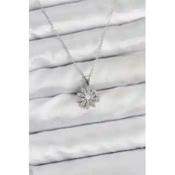 Pirinç Gümüş Renk Çiçek Model Kadın Kolye