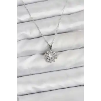 Pirinç Gümüş Renk Çiçek Model Kadın Kolye