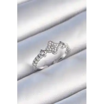 Pirinç Gümüş Renk İncili Yonca Model Zirkon Taş Detaylı Kadın Yüzük