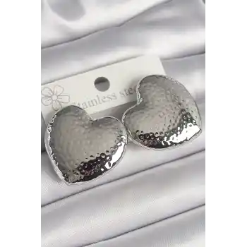 Pirinç Gümüş Renk İşleme Detaylı Kalp Model Kadın Küpe