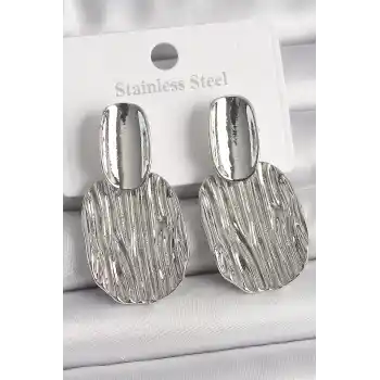 Pirinç Gümüş Renk İşlemeli Kare Plaka Model Kadın Küpe