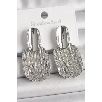 Pirinç Gümüş Renk İşlemeli Kare Plaka Model Kadın Küpe