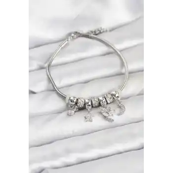 Pirinç Gümüş Renk Kalpli Model Charmlı Kadın Bileklik