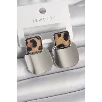 Pirinç Gümüş Renk Kare Plaka Leopar Desenli Kadın Küpe