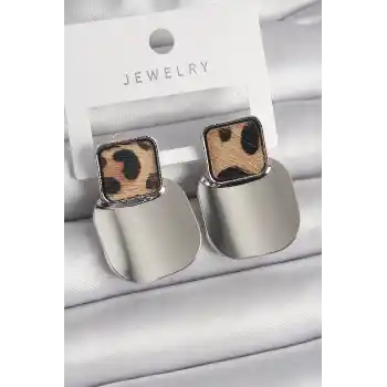 Pirinç Gümüş Renk Kare Plaka Leopar Desenli Kadın Küpe