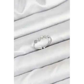 Pirinç Gümüş Renk Minimal Yonca Detaylı Kadın Yüzük