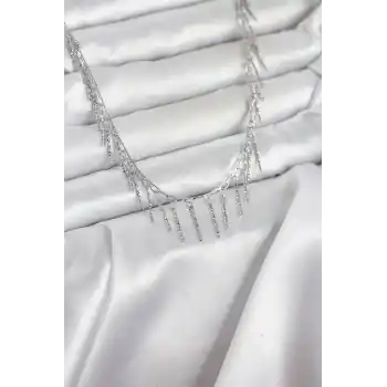 Pirinç Gümüş Renk Saçaklı Model Kadın Kolye