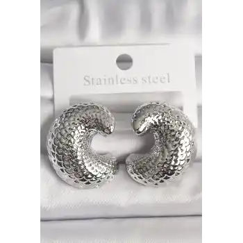 Pirinç Gümüş Renk Yılan Sırtı İşlemeli Yarım Halka Model Kadın Küpe