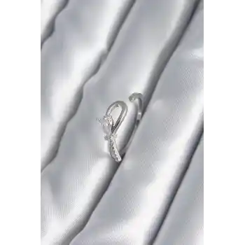 Pirinç Gümüş Renk Zirkon Taş Detay Kurdele Model Kadın Yüzük