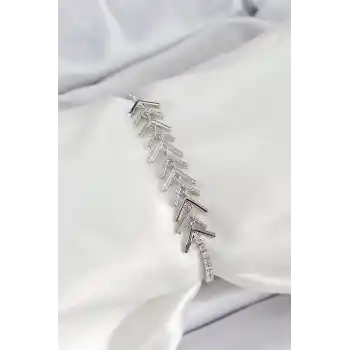 Pirinç Gümüş Renk Zirkon Taşlı Balık Sırtı Kadın Bileklik
