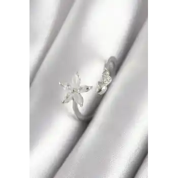 Pirinç Gümüş Renk Zirkon Taşlı Çiçek Model Kalp Detay Kadın Yüzük