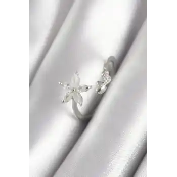 Pirinç Gümüş Renk Zirkon Taşlı Çiçek Model Kalp Detay Kadın Yüzük