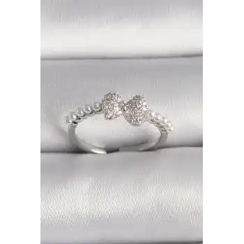 Pirinç Gümüş Renk Zirkon Taşlı Fiyonk İnci Detay Ayarlanabilir Yüzük