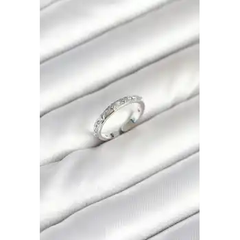 Pirinç Gümüş Renk Zirkon Taşlı Kadın Yüzük