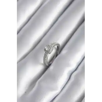 Pirinç Gümüş Renk Zirkon Taşlı Kadın Yüzük