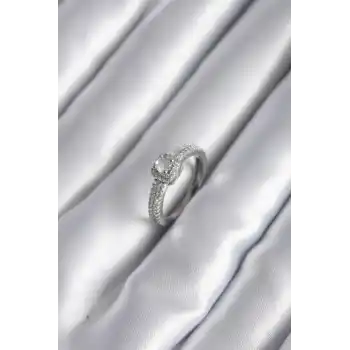 Pirinç Gümüş Renk Zirkon Taşlı Kadın Yüzük