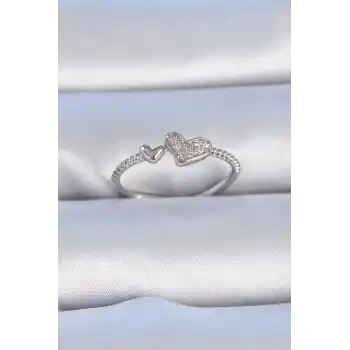 Pirinç Gümüş Renk Zirkon Taşlı Kalp Model Kadın Yüzük