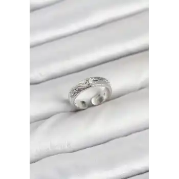 Pirinç Gümüş Renk Zirkon Taşlı Kutup Yıldızı Model Kadın Yüzük