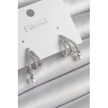 Pirinç Gümüş Renk Zirkon Taşlı Pençe Model İnci Detay Kadın Küpe